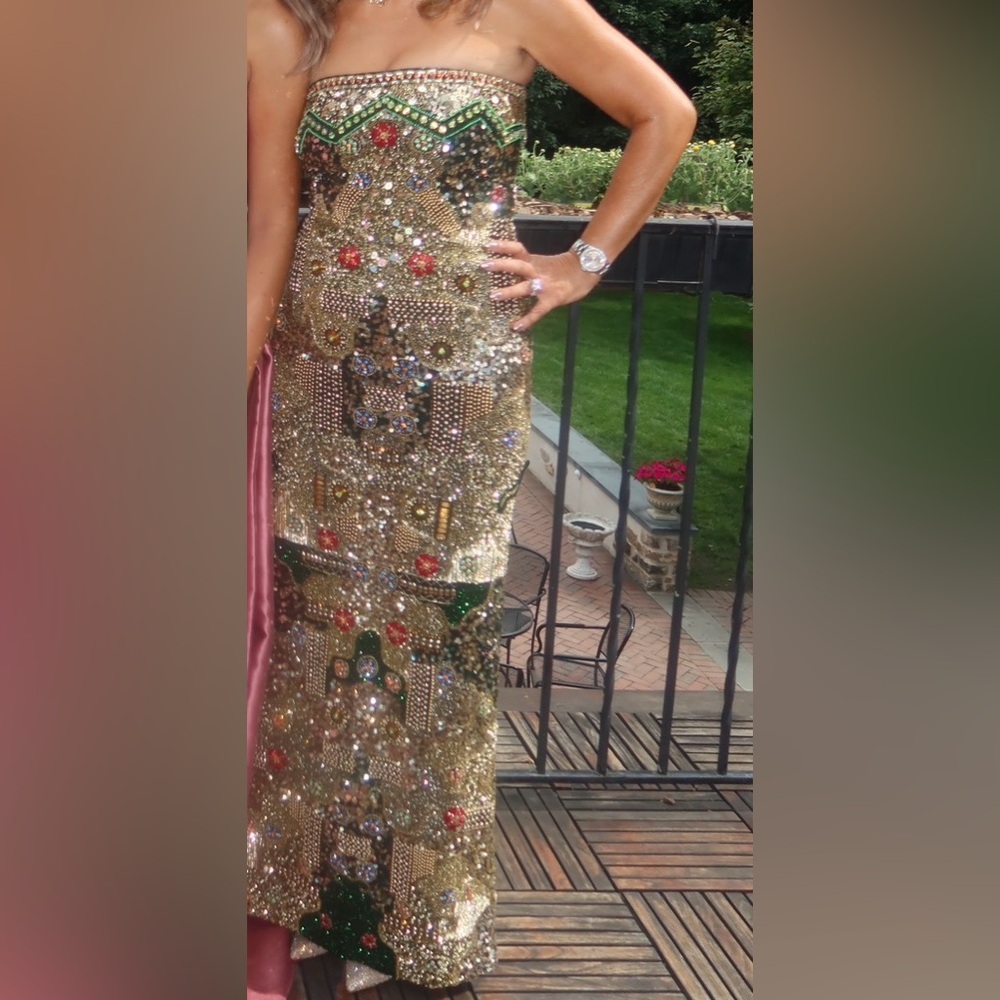 Alice + Olivia Gold DELORA EMBELLISHED STRAPLESS GOWN - Picture 4 of 5